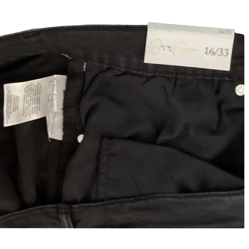 Jessica Simpson Size 16 Black Hug Me Jean Shorts. New With Tag.